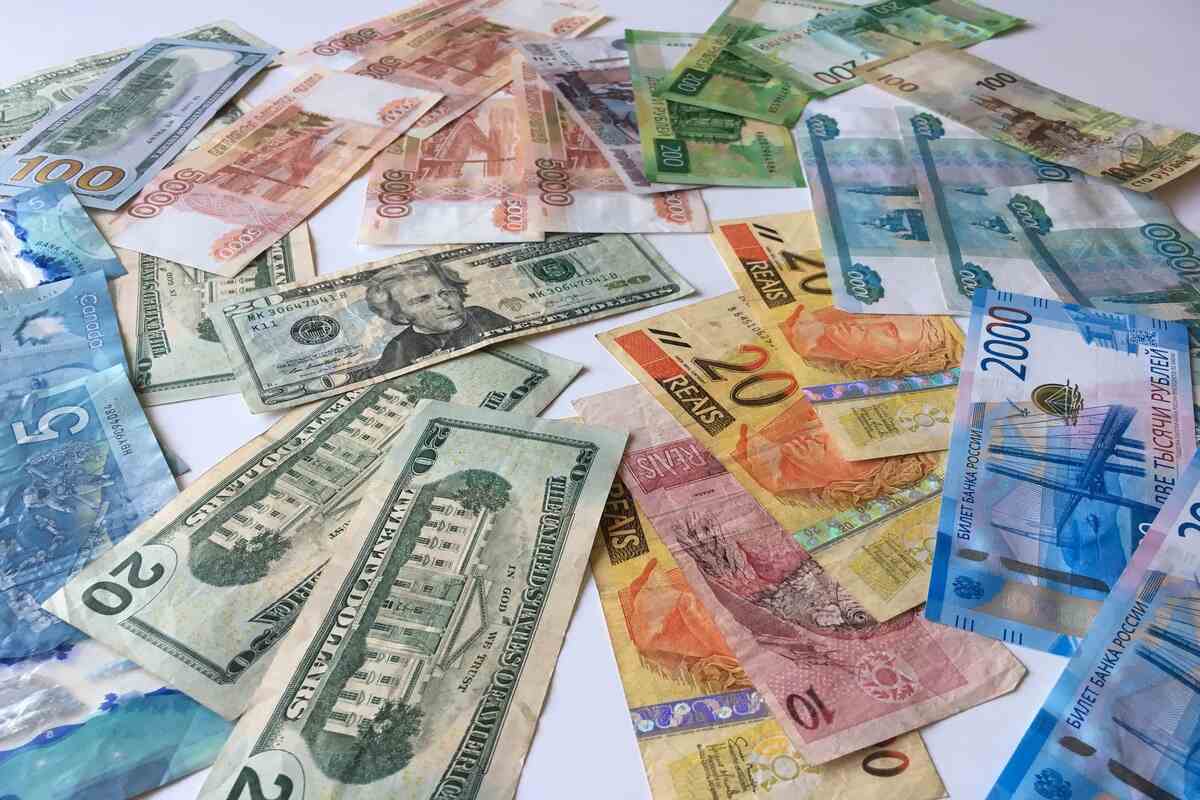 international currency bills